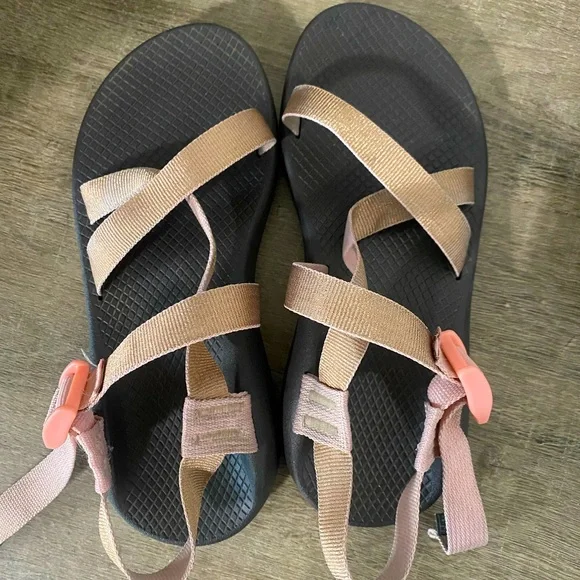 Rose sales gold chacos